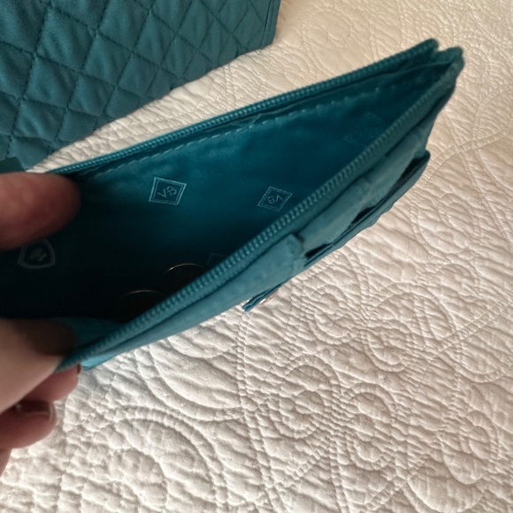 Vera Bradley Ultimate Card Case Forever Green NWOT - Picture 3 of 5